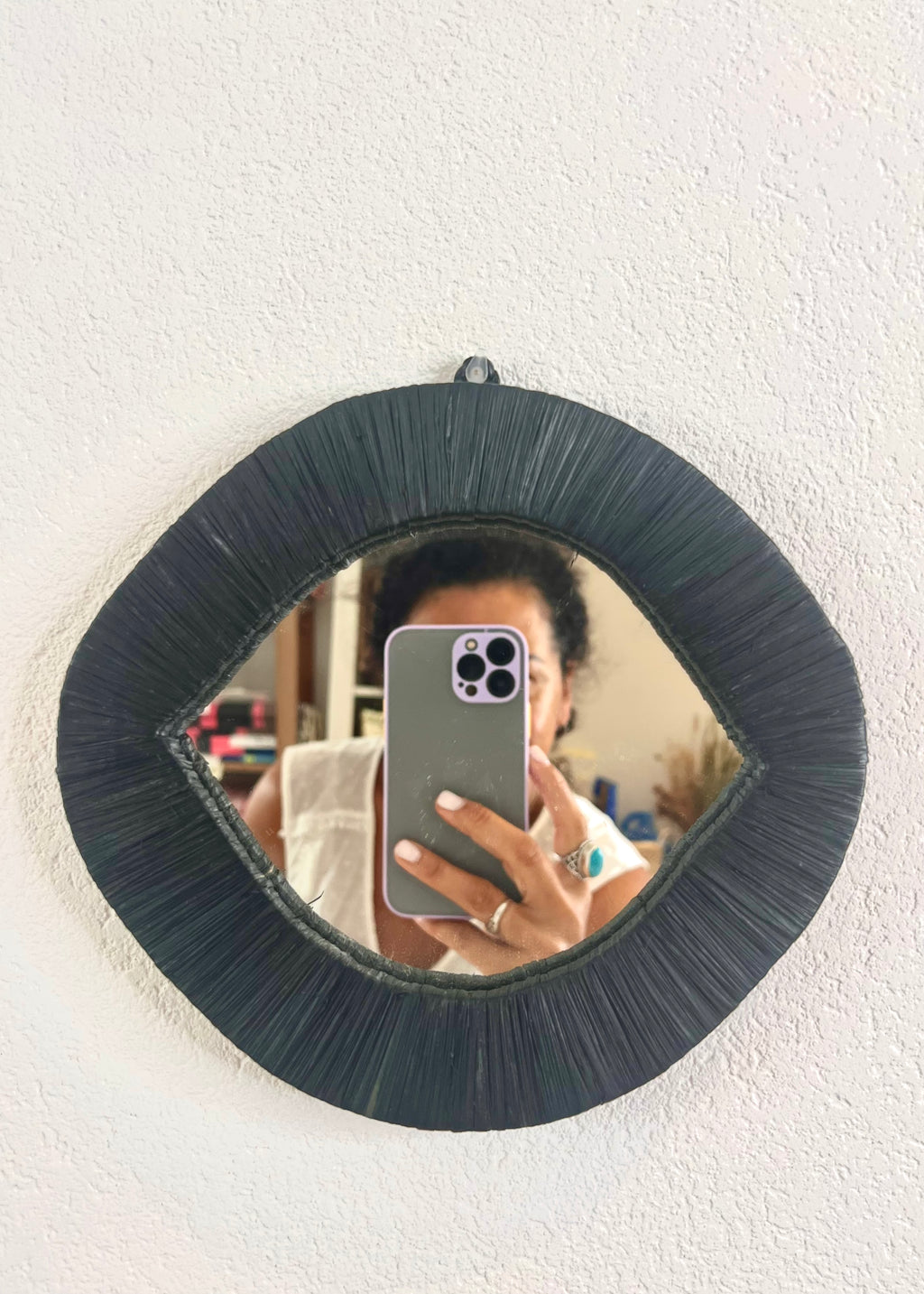 Espejo pequeño forrado en rafia