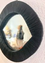 espejo artesanal forrado en rafia