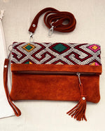 Clutch/Bandolera de piel Soho color taupe y kilim