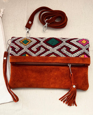 Clutch/Bandolera de piel Soho color taupe y kilim