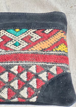 Bolso de mano de cuero negro y kilim reciclado 100%artesanal