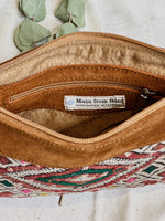 Bolso de mano de cuero color taupe y kilim reciclado 100%artesanal