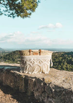 capazo decorado con macramé hecho en Ibiza by Muxu from ibiza