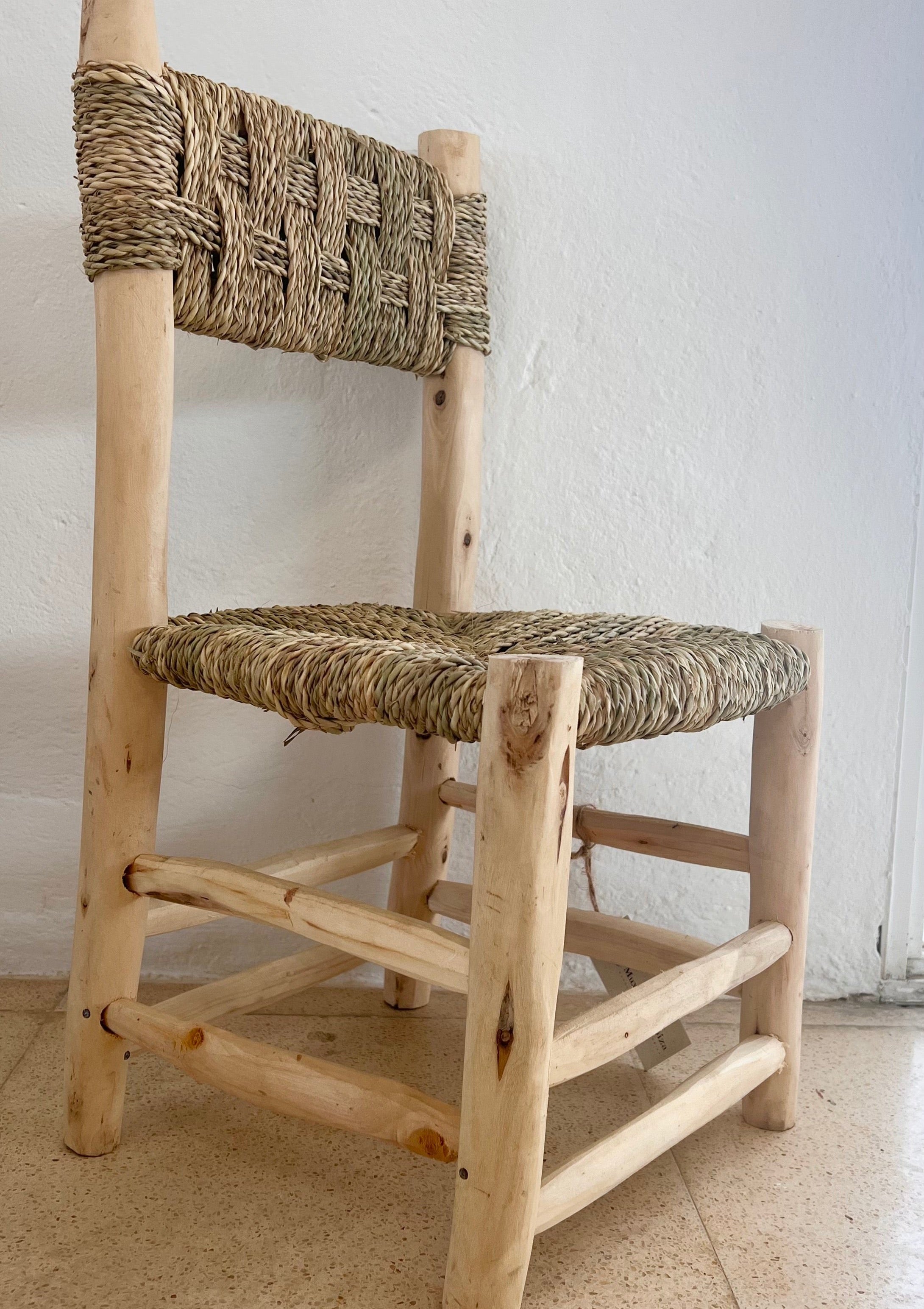 silla para niños artesanal de madera y cuerda