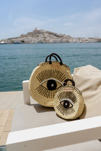 BOLSO DE PAJA REDONDO CON BORDADO A MANO E INTERIOR DE ALGODÓN DE MUXU FROM IBIZA
